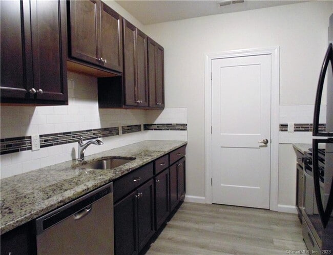 Building Photo - 2838 Fairfield Ave