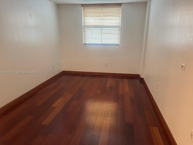 Building Photo - 104 SW 9th St