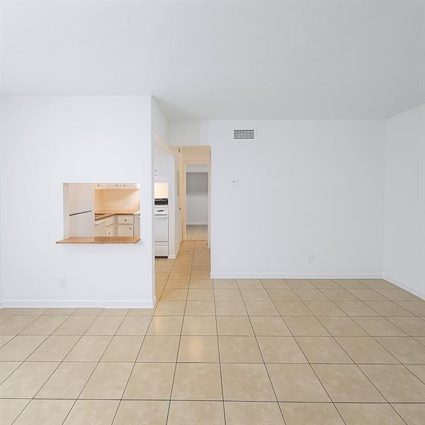 Building Photo - 1151 NE 17th Ct