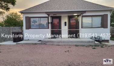 Building Photo - Pet Friendly! Small Dog Allowed! 1 Bedroom/1 Bathroom/1 Car Garage for Storage  $875/$875