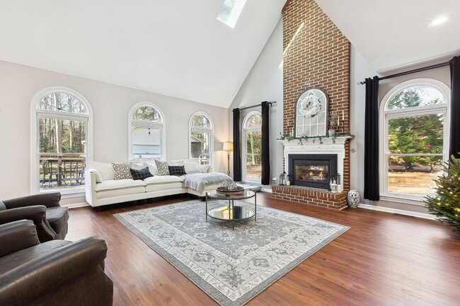 Building Photo - Move In Ready 4 Bedroom House in Yorktown!