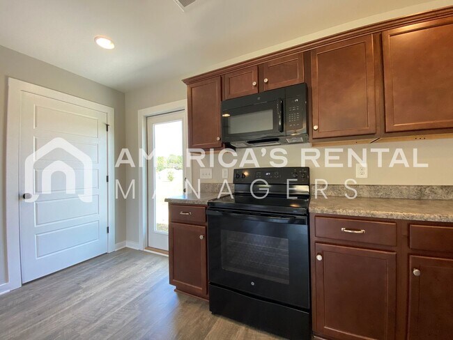 Building Photo - MOVE IN SPECIAL!!! - Home for Rent in Talladega, AL!!! AVAILABLE NOW!!! - Sign a lease by 5/31/26...