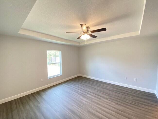 Building Photo - Custom Home - Desirable SE Ocala Neighborhood 3/2/2 **Wont Last**