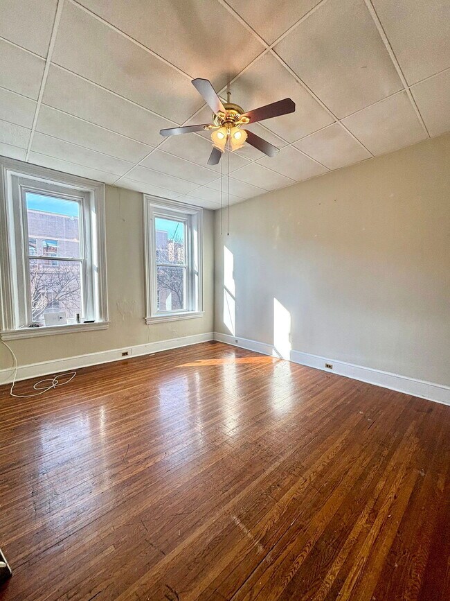 Primary Photo - 241 N Queen St