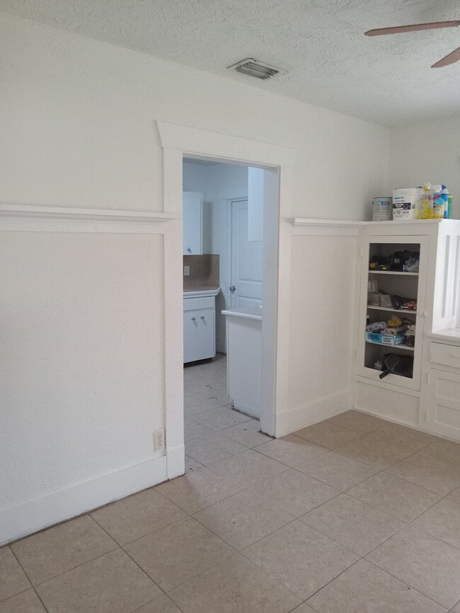 Building Photo - 1040 7th St S