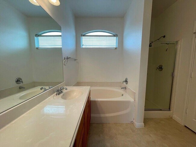 Building Photo - Nice home available in Brookside Subdivision!