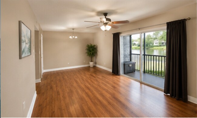 Building Photo - 1/1 Lakefront Living in Carrollwood! Available July 10th!