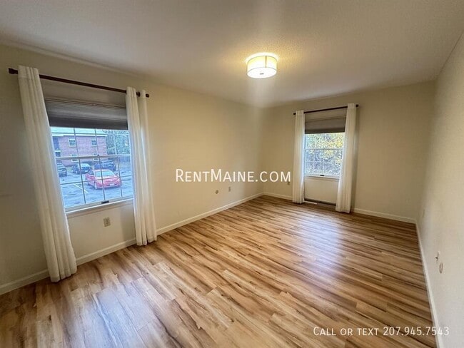 Building Photo - 26 Longrale Park