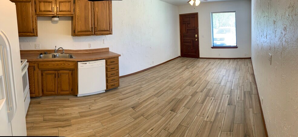 Building Photo - 2311 Lynn Ln
