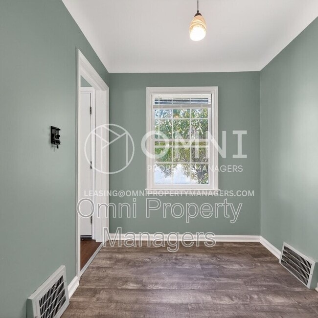Building Photo - 11529 Roxbury St
