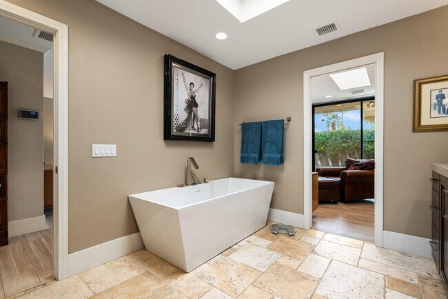 Building Photo - 77 Colgate Dr