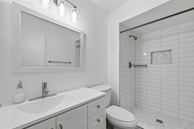 Building Photo - 1421 Bosque Dr