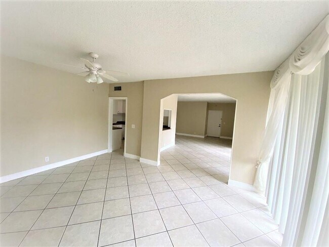 Building Photo - 2500 Coral Springs Dr