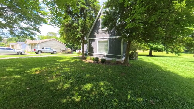 Building Photo - Stunning, Well-Maintained Craftsman Gem