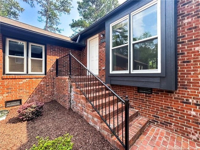 Building Photo - 533 Coronation Dr