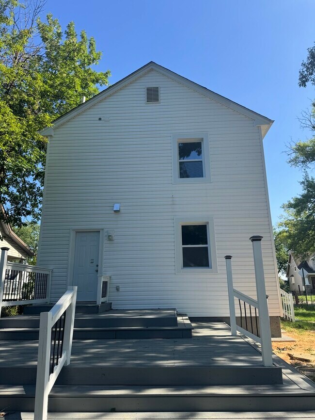 Building Photo - 3 bedroom single house