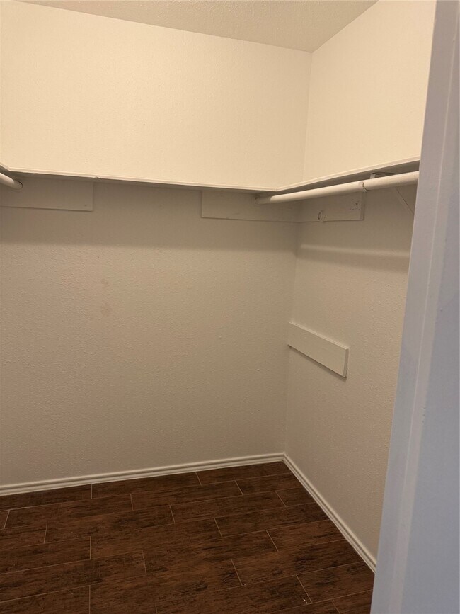 Building Photo - 19927 Windy Nook Dr