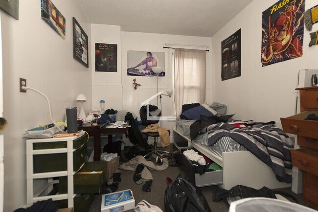 Building Photo - Great large 3 bedroom, 10 min walk to the Green Line - BU