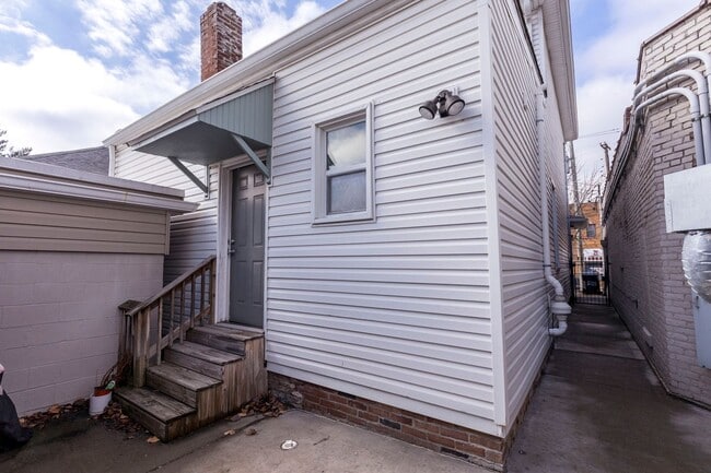 Building Photo - 1203 S Preston St