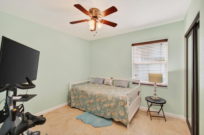 Building Photo - 7076 Middlebury Dr