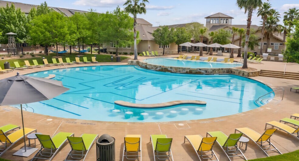 Best Pool in College Station! - 1725 Harvey Mitchell Pkwy S