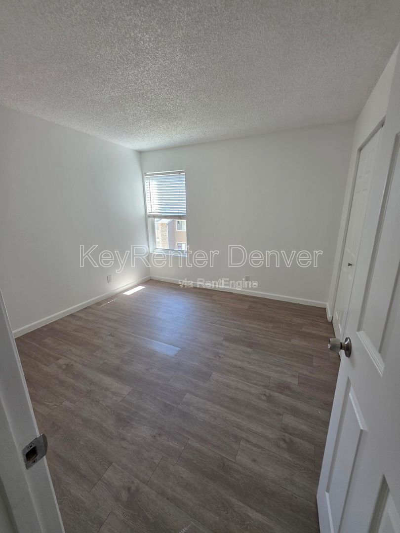 Building Photo - 2929 W Floyd Ave