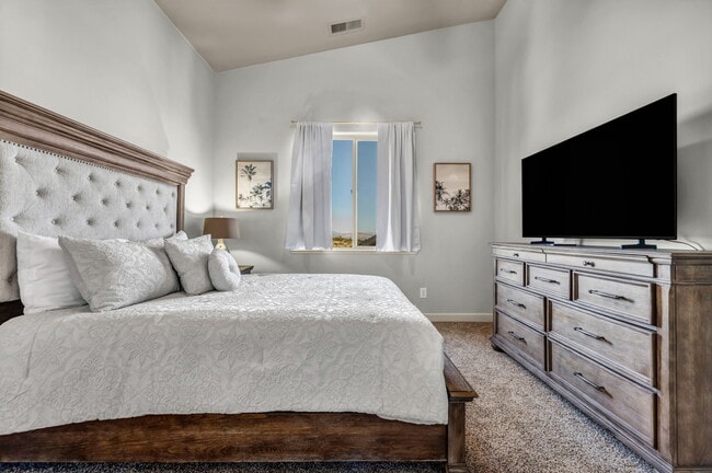 Building Photo - 1520 Taos Ln