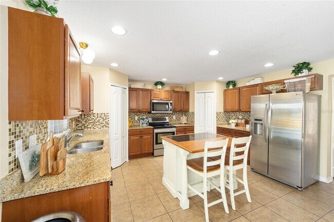 Building Photo - Private Oasis in the Heart of Alachua