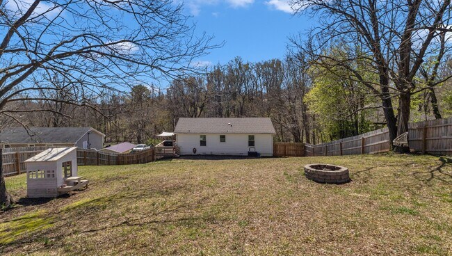 Building Photo - 247 Jeffery Dr