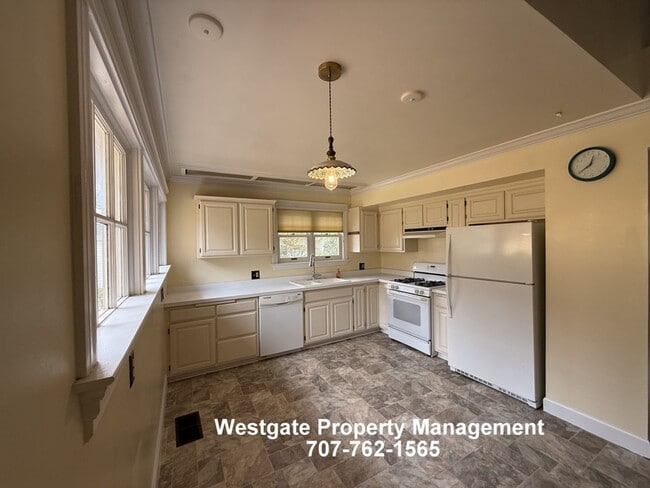 Building Photo - 515 4th St