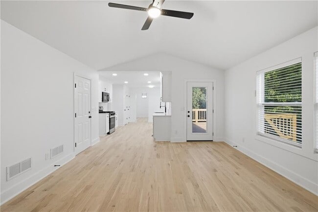 Building Photo - 230 Pinebridge Ct