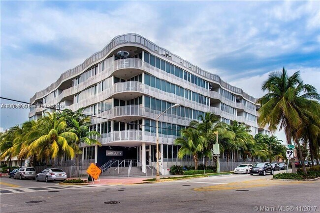 Building Photo - 2100 Park Ave