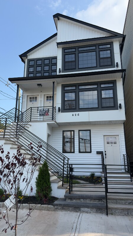Building Photo - 426 Avon Ave