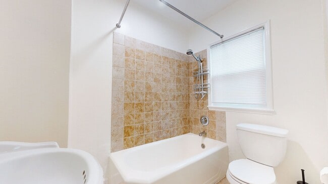 Building Photo - Charming 2 Bedroom Oakland Unit!