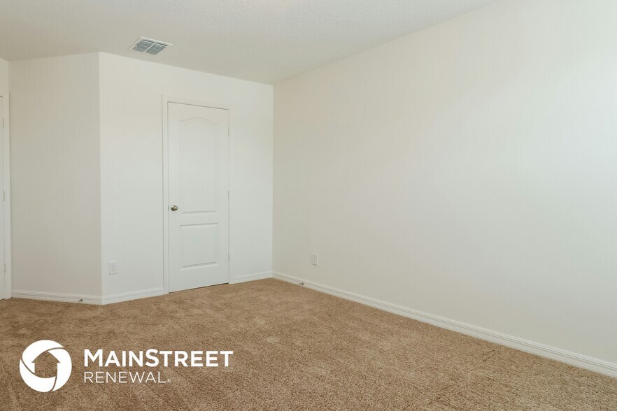 Building Photo - 2215 Caspian Dr