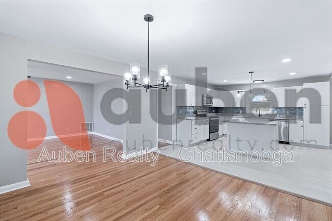 Building Photo - 4430 Lilac Ln