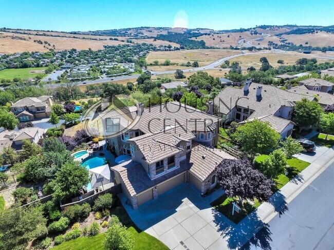 Building Photo - Serrano Executive 4bd/4.5ba Executive Home with Pool, Spa & 4-Car Garage!