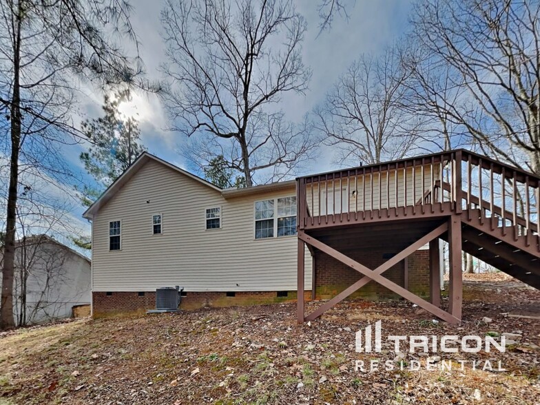 Building Photo - 3008 Brittany Dr