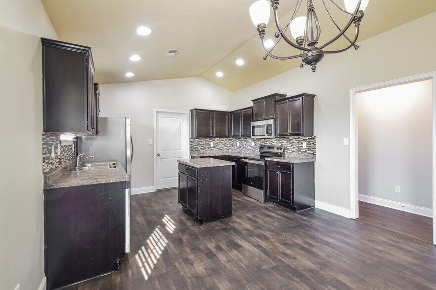 Building Photo - 8759 Kimberly Dawn Dr