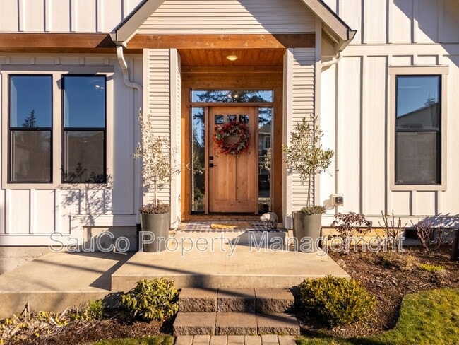 Building Photo - 35471 Portland View Dr