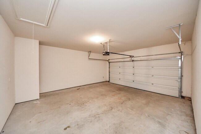 Building Photo - 305 Wayne County Dr