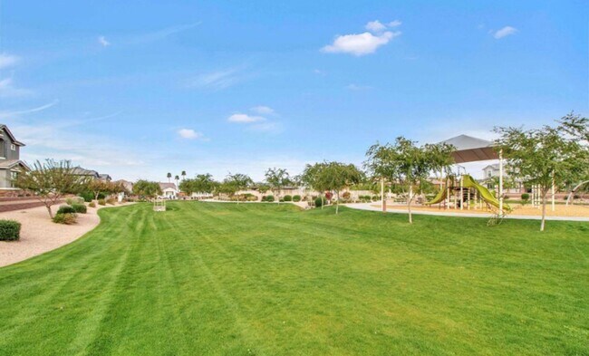 Building Photo - Lovely 3Bedroom/ 2.5 Bath Mesa Home!