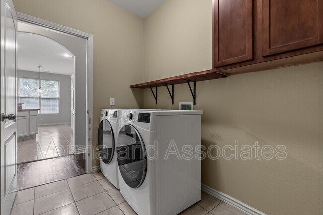 Building Photo - 4307 SW Fieldstone Blvd
