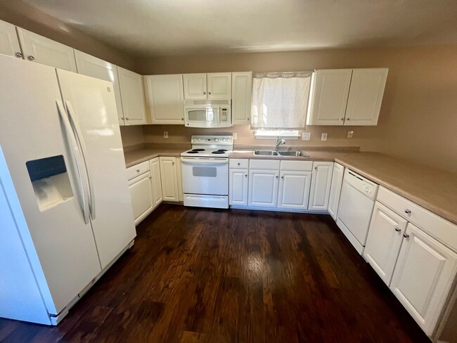 Building Photo - 1301 Davis Mill Rd