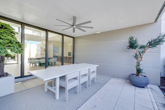 Building Photo - 4011 Bayview Dr