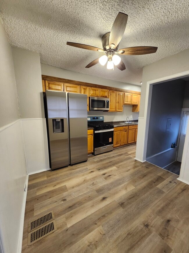 Building Photo - 38 1st St