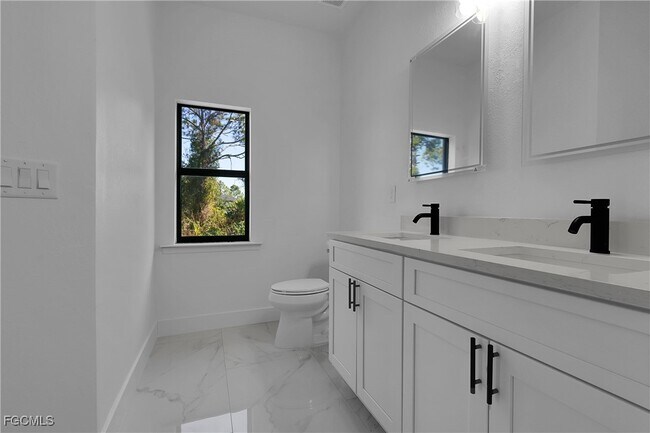 Building Photo - 2810 44th St SW