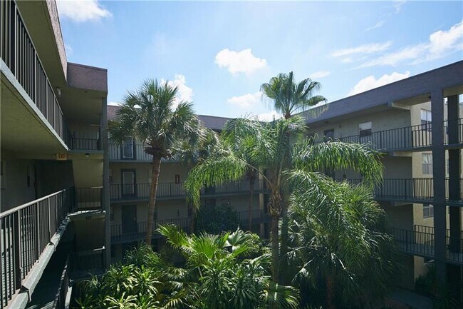 Building Photo - 1830 N Lauderdale Ave