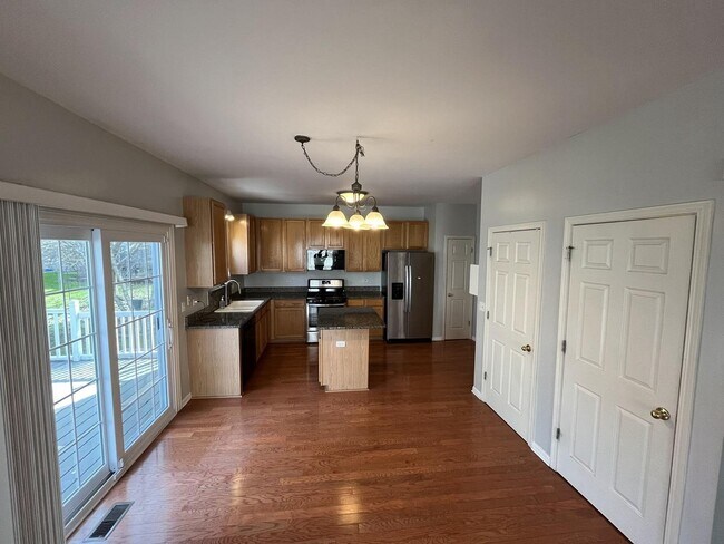 Building Photo - 3896 Baybrook Dr