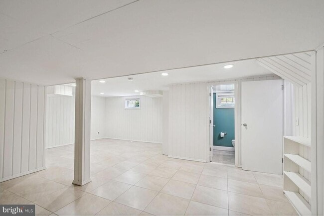 Building Photo - 5916 Greentree Rd